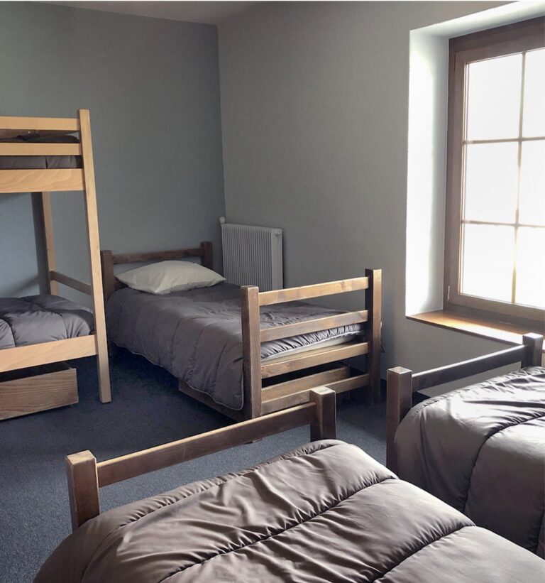 Chambre 5 couchages fenetre gite le telemark-light