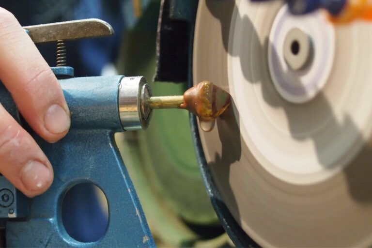 Taille pierre gite le telemark-light